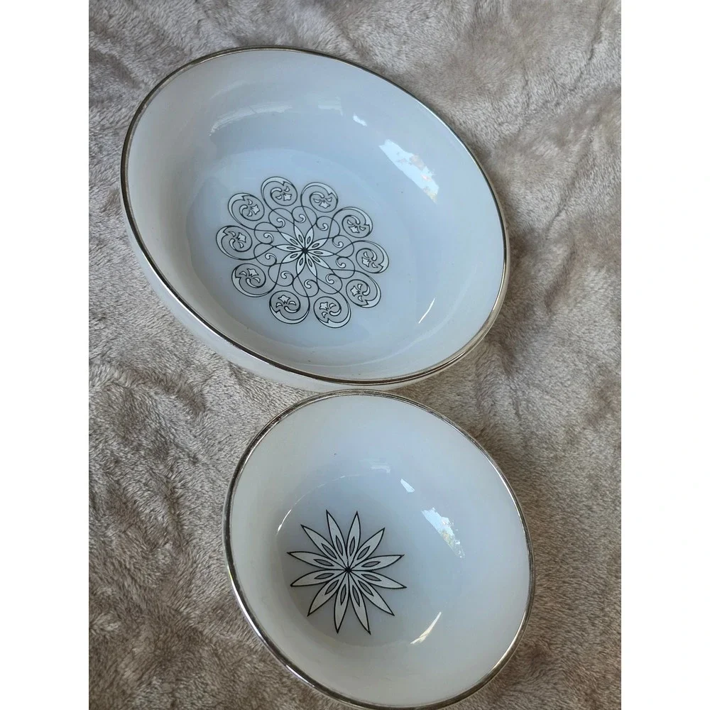 Vintage Anchor Hocking Fire-King Milk Glass Bowls Suburbia Vienna Lace